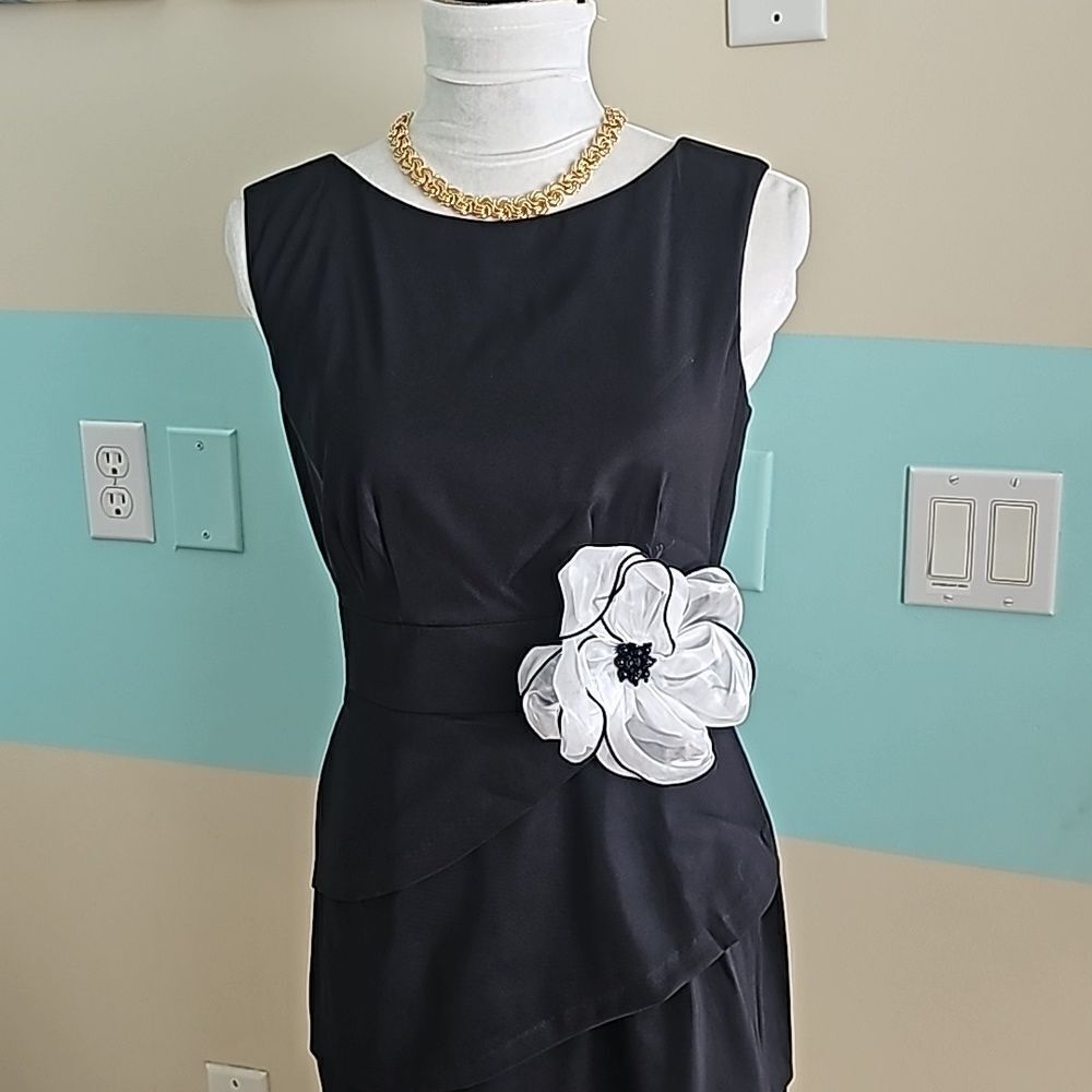Dressbarn collection black cocktail dress fully lined size 4